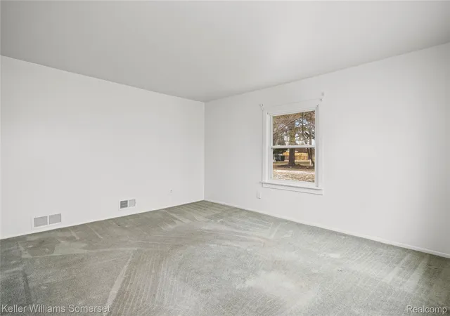 Photo 4 of Single family home for sale at 32694 Ruehle Ave, Warren, MI 48093 | MLS# 20261011472 | Listing updated on 2026-07-28