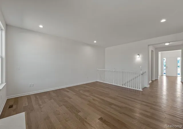 5th image of 13743 Stone Falcon Dr, Utica, MI 48315 | MLS# 20261011544