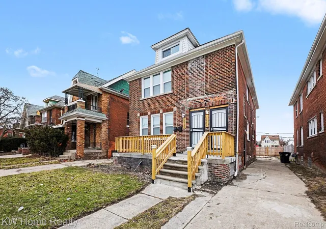 Listing Photo 2 - Condo for sale in building located at 13723 Mapleridge St, Detroit, MI 48205