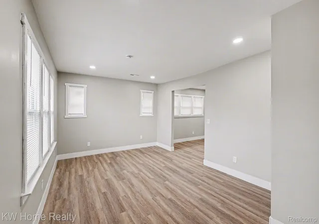Listing Photo 3 - Condo for sale in building located at 13723 Mapleridge St, Detroit, MI 48205