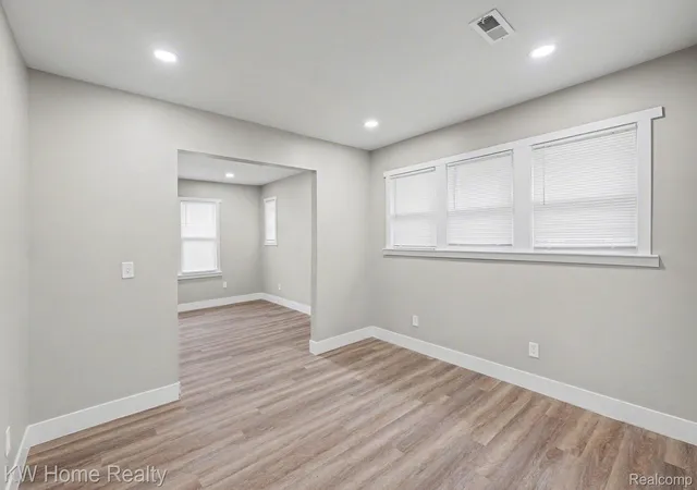 Listing Photo 4 - Condo for sale in building located at 13723 Mapleridge St, Detroit, MI 48205