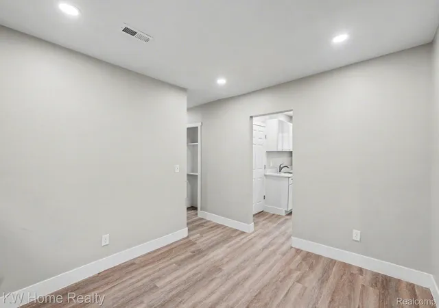 Listing Photo 5 - Condo for sale in building located at 13723 Mapleridge St, Detroit, MI 48205