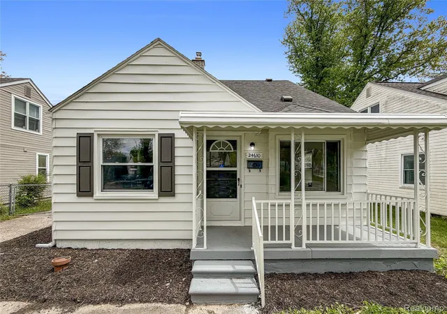 Homes for sale in Oak Park City Oakland, MI | 24610 Parklawn St, Oak Park City Oakland, MI 48237 | MLS# 20261011668