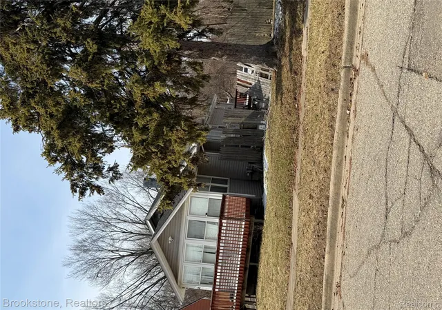 Photo 2 of Single family home for sale at 18 S Eastway Dr, Pontiac, MI 48342 | MLS# 20261011772 | Listing updated on 2026-07-06