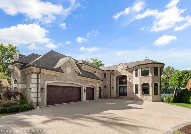 Homes for sale in Orchard Lake Village City Oakland, MI | 5820 Lakeview Ave, Orchard Lake Village City Oakland, MI 48323 | MLS# 20261011860