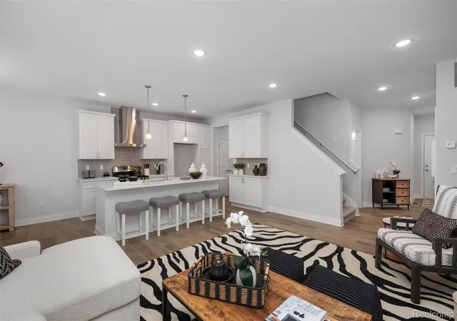 Listing Photo 5 - Condo for sale in building located at 803 Balmoral Ln, Troy, MI 48085