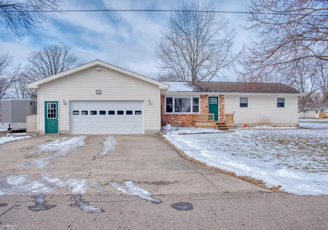 Photo 1 of Single Family Residence at 215 Sylvia Dr, Corunna, MI 48817 | MLS# 5050200199 | | Sold on 2026-04-09