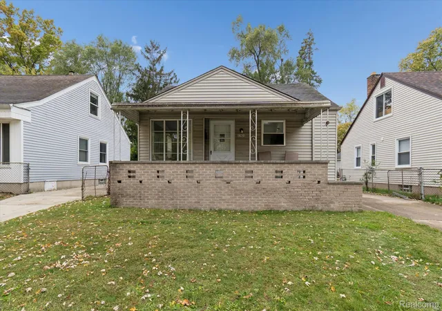 Photo 3 of Single family home for sale at 17421 Five Points St, Redford, MI 48240 | MLS# 20261012094 | Listing updated on 2026-08-18