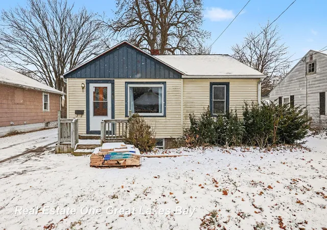 Photo 1 of Single family home for sale at 1943 Ottawa St, Saginaw, MI 48602 | MLS# 61050200286 | Listing updated on 2026-05-09