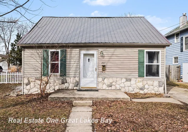 Photo 1 of Single family home for sale at 1724 Newberry St, Saginaw, MI 48602 | MLS# 61050200287 | Listing updated on 2026-07-16