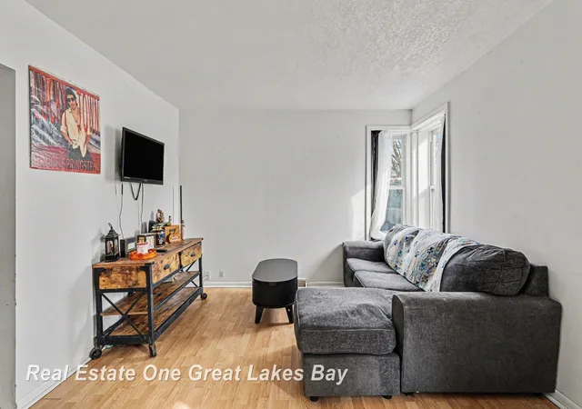 Photo 4 of Single family home for sale at 1724 Newberry St, Saginaw, MI 48602 | MLS# 61050200287 | Listing updated on 2026-07-16