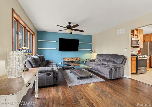 Photo 4 of Single family home for sale at 9800 Moon Rd, Saline, MI 48176 | MLS# 20261012627 | Listing updated on 2026-09-09