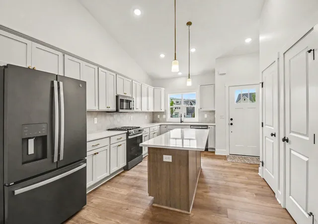 3rd image of 2835 W Cobblestone Ct Se #15, Grand Rapids, MI 49512 | MLS# 65026007392