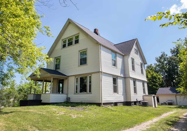 Photo 1 of Single family home for sale at 205 S Dettman Rd, Jackson, MI 49203 | MLS# 58050200468 | Listing updated on 2026-08-27