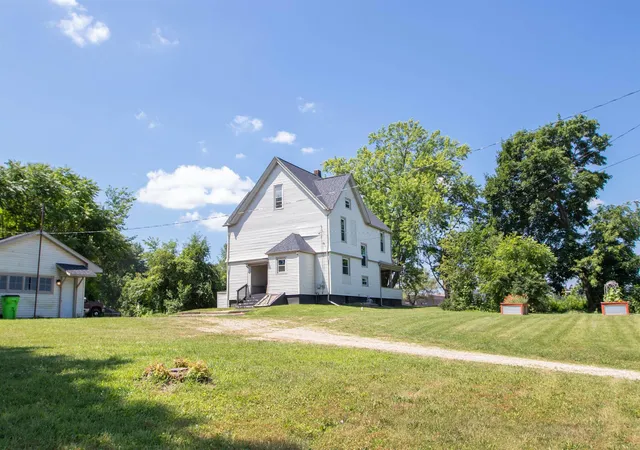 Photo 2 of Single family home for sale at 205 S Dettman Rd, Jackson, MI 49203 | MLS# 58050200468 | Listing updated on 2026-08-27