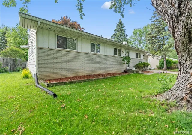 Photo 2 of Single family home for sale at 6422 Lerner Way, Lansing, MI 48911 | MLS# 20261012958 | Listing updated on 2026-09-04
