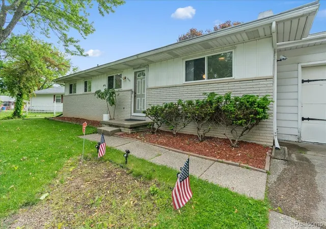 Photo 3 of Single family home for sale at 6422 Lerner Way, Lansing, MI 48911 | MLS# 20261012958 | Listing updated on 2026-09-04