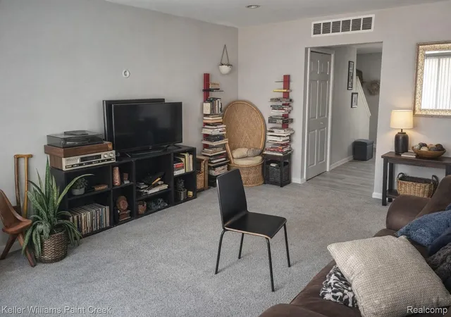 Photo 2 of Condo for sale at 26728 Farmbrook Villa Dr, Southfield, MI 48034 | MLS# 20261013000 | Listing updated on 2026-08-24