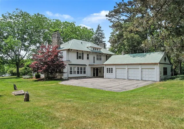 132nd image of 3215 W Dobson Pl, Ann Arbor, MI 48105 | MLS# 81026007592