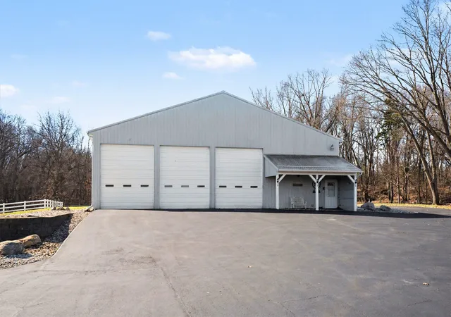 Photo 3 of Single family home for sale at 65650 Dailey Rd, Edwardsburg, MI 49112 | MLS# 69026007620 | Listing updated on 2026-09-03