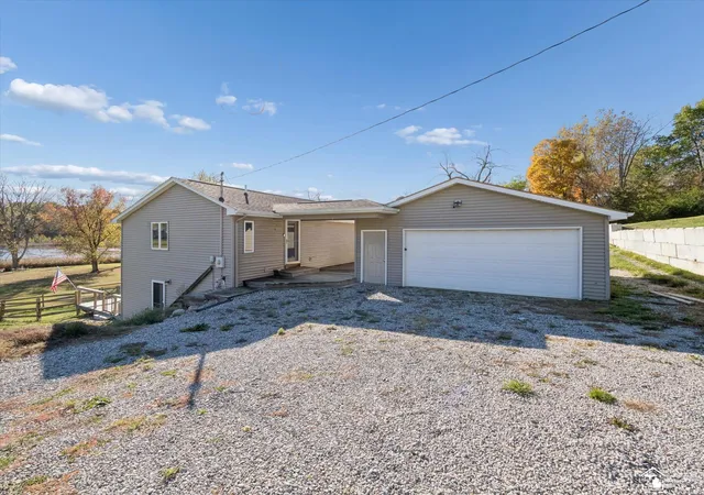Photo 4 of Single family home for sale at 7302 N Lakeview Dr, Hillsdale, MI 49242 | MLS# 57050200632 | Listing updated on 2026-08-31