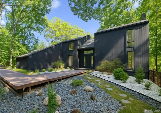Photo 1 of Single family home for sale at 7371 Lindenmere Dr, Bloomfield Hills, MI 48301 | MLS# 20261013511 | Listing updated on 2026-09-29