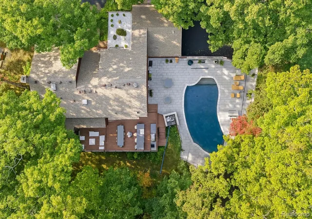 Photo 2 of Single family home for sale at 7371 Lindenmere Dr, Bloomfield Hills, MI 48301 | MLS# 20261013511 | Listing updated on 2026-09-29
