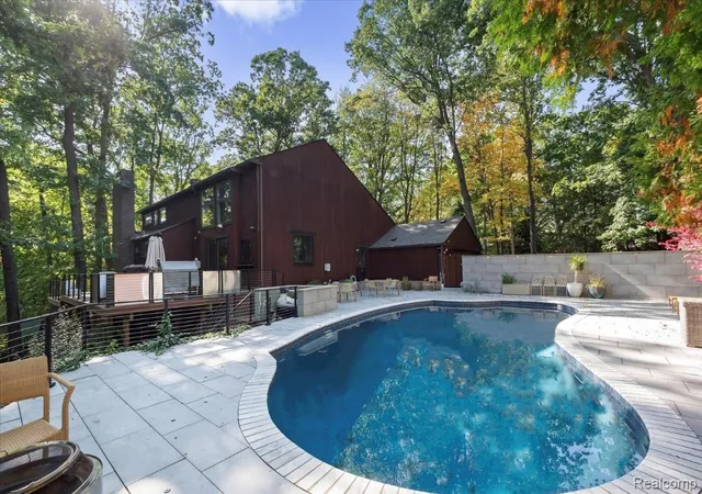 Photo 3 of Single family home for sale at 7371 Lindenmere Dr, Bloomfield Hills, MI 48301 | MLS# 20261013511 | Listing updated on 2026-09-29