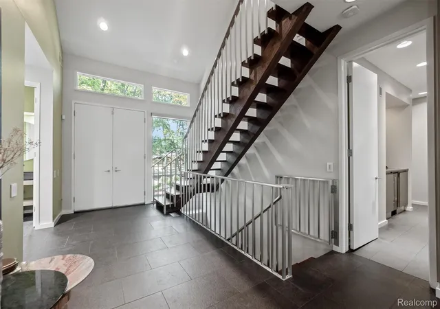 Photo 4 of Single family home for sale at 7371 Lindenmere Dr, Bloomfield Hills, MI 48301 | MLS# 20261013511 | Listing updated on 2026-09-29