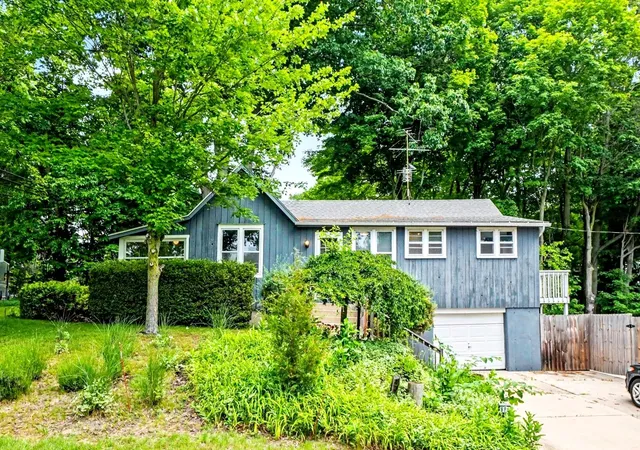 Photo 1 of Sale Pending at 895 Holland St, Saugatuck, MI 49453 | MLS# 71026007925 | Listing updated on 2026-09-06