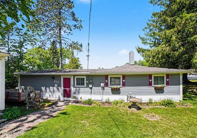 3rd image of 152 Hilda Dr, Farwell, MI 48622 | MLS# 78080065809