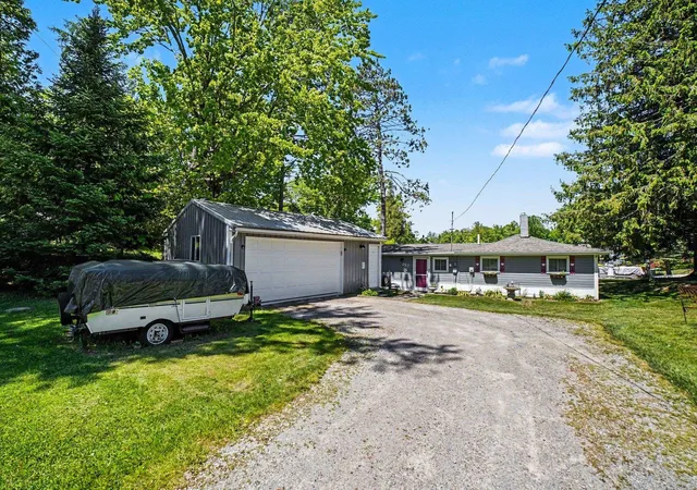 5th image of 152 Hilda Dr, Farwell, MI 48622 | MLS# 78080065809