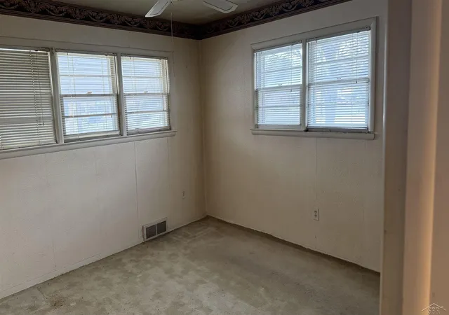 Photo 3 of Single family home for sale at 2609 S Outer Dr, Saginaw, MI 48601 | MLS# 61050200721 | Listing updated on 2026-07-31