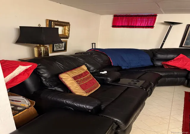 Listing Photo 3 - Condo for sale in building located at 2110 Hyde Park Rd, Detroit, MI 48207