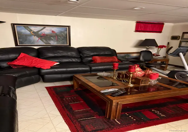 Listing Photo 5 - Condo for sale in building located at 2110 Hyde Park Rd, Detroit, MI 48207
