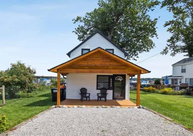 Photo 1 of Single family home for sale at 8980 Dexter Pinckney Rd, Pinckney, MI 48169 | MLS# 20261014192 | Listing updated on 2026-10-29