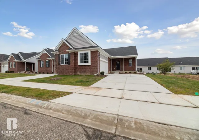 Listing Photo 3 - Condo for sale in building located at 1437 Luxington Dr, Lapeer, MI 48446