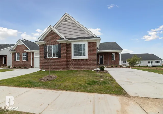 Listing Photo 4 - Condo for sale in building located at 1437 Luxington Dr, Lapeer, MI 48446