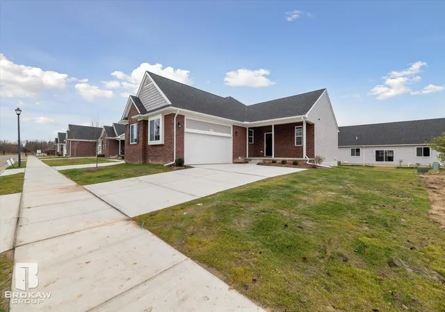 Listing Photo 5 - Condo for sale in building located at 1437 Luxington Dr, Lapeer, MI 48446