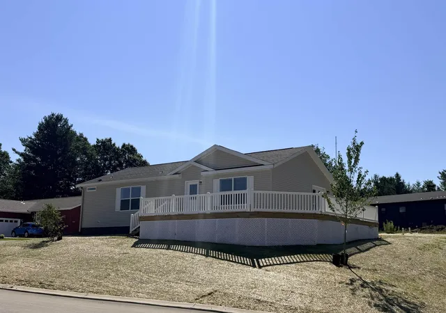 Photo 2 of Single family home for sale at 2111 Vista View Dr, East Bay Township Grand Traverse, MI 49686 | MLS# 78080065878 | Listing updated on 2026-09-16