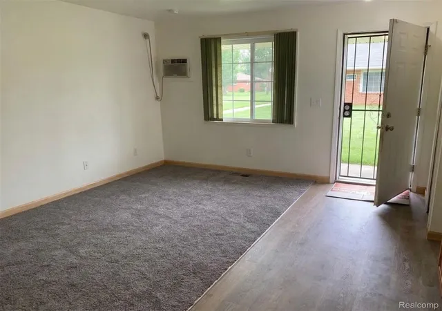 Listing Photo 4 - Condo for sale in building located at 12927 Plymouth Rd, Detroit, MI 48227