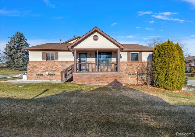 3rd image of 2322 London Brg Dr, Rochester Hills, MI 48307
