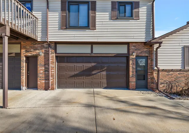 2nd image of 2322 London Brg Dr, Rochester Hills, MI 48307