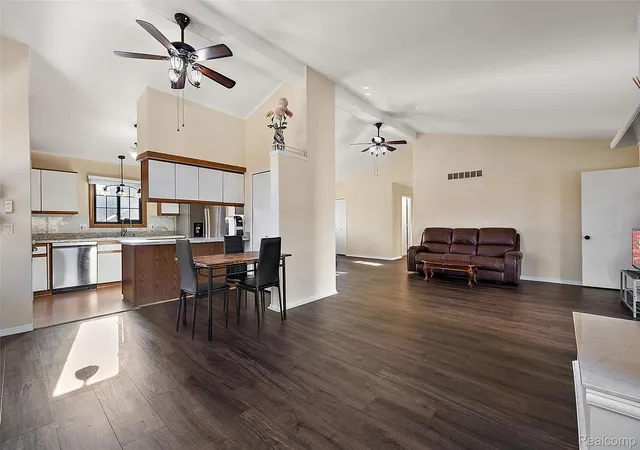 4th image of 2322 London Brg Dr, Rochester Hills, MI 48307