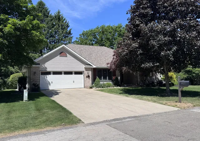 Homes for sale in Richland Village Kalamazoo, MI | 8127 Robinbrook St, Richland Village Kalamazoo, MI 49083 | MLS# 66026008447