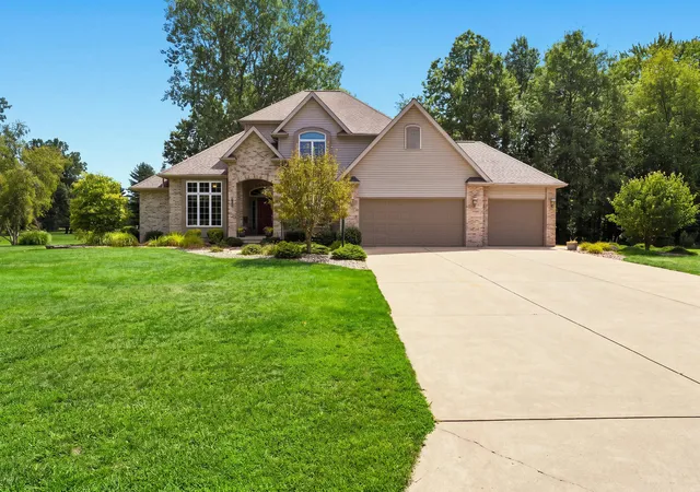Photo 2 of Single family home for sale at 9847 Quail Run Ct, Bridgman, MI 49106 | MLS# 69026008454 | Listing updated on 2026-09-19