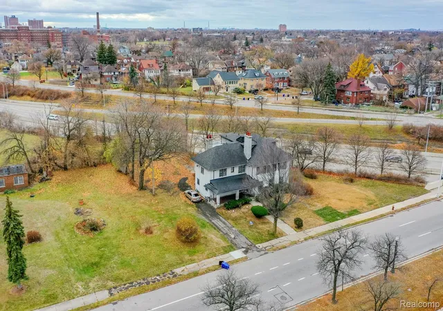 3rd image of 1135 Chicago Blvd, Detroit, MI 48202 | MLS# 20261014403