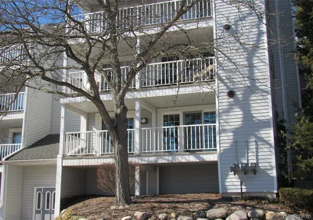 Photo 2 of Condo for sale at 3565 S Port Cvs Dr #63, Waterford, MI 48328 | MLS# 20261014488 | Listing updated on 2026-07-18
