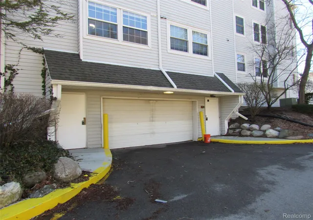 Photo 3 of Condo for sale at 3565 S Port Cvs Dr #63, Waterford, MI 48328 | MLS# 20261014488 | Listing updated on 2026-07-18