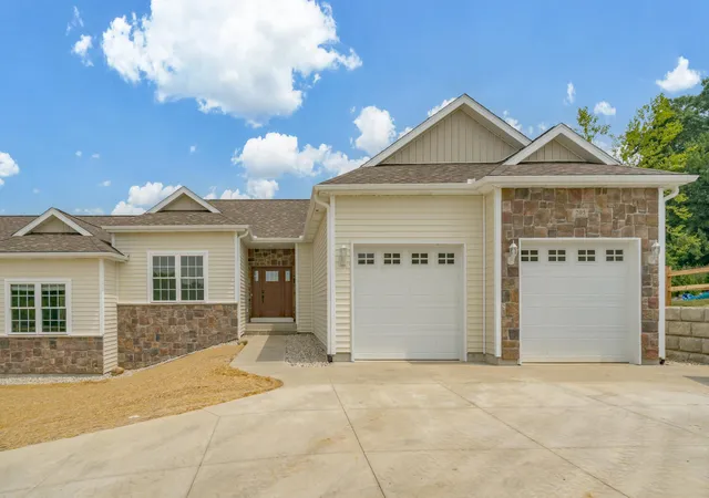 1st image of 205 Ridgeview Dr, Battle Creek, MI 49015 | MLS# 66026008548